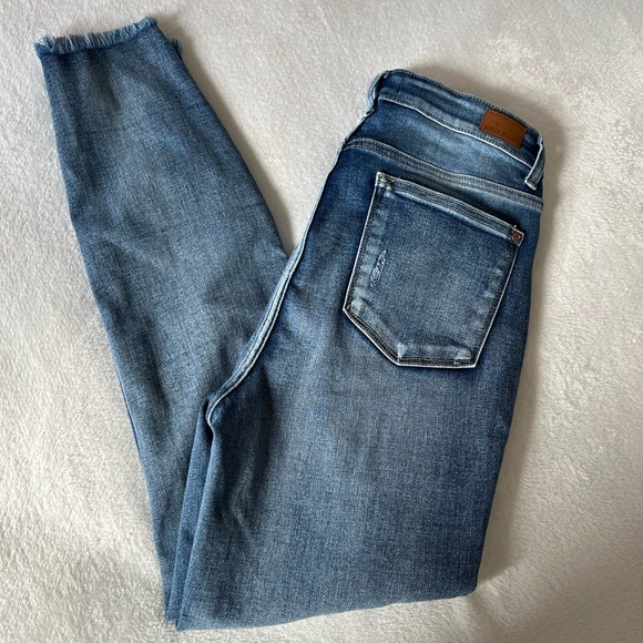 Judy Blue Hi-Rise Skinny Fit Destroyed Button-Fly Jeans - Picture 4 of 12